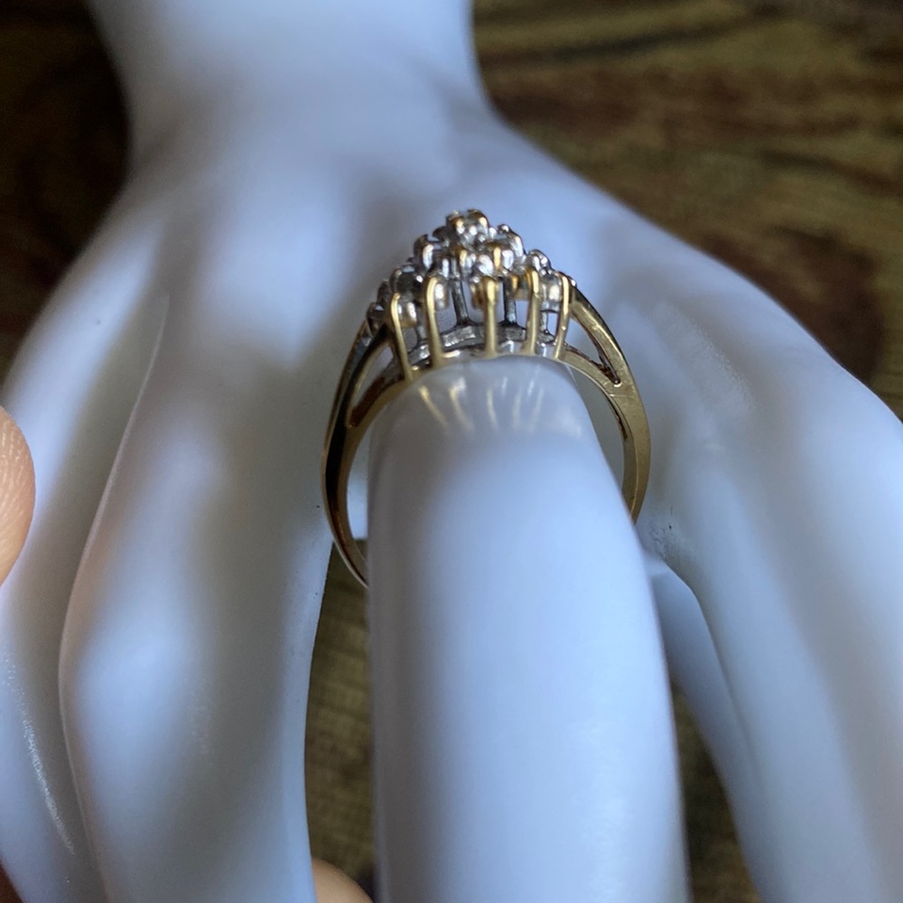 Beautiful Unique Solid 10k Flower Shape Genuine D… - image 5